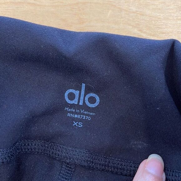 Alo Yoga Womens Flat Front High Waist Mesh Moto Panels Active Leggings Black Siz - Picture 10 of 13